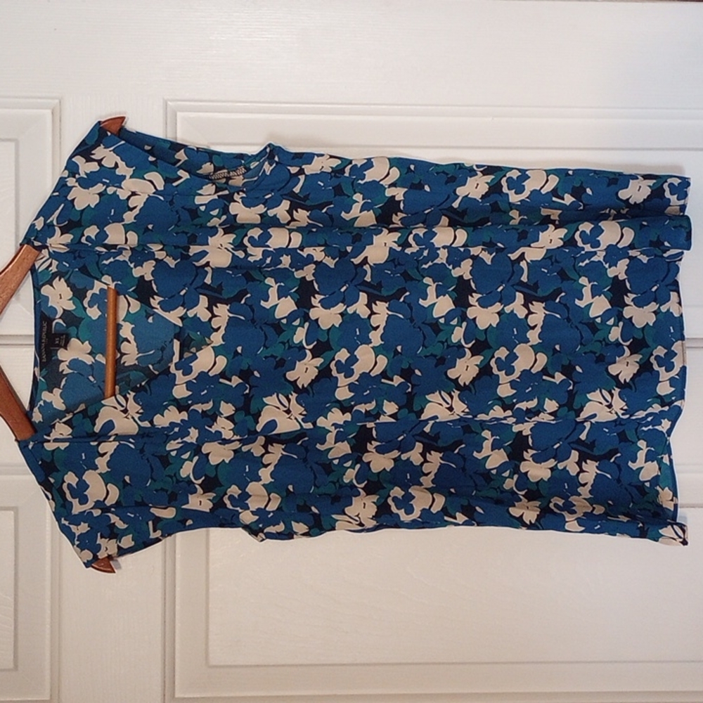 Banana Republic sleeveless blouse